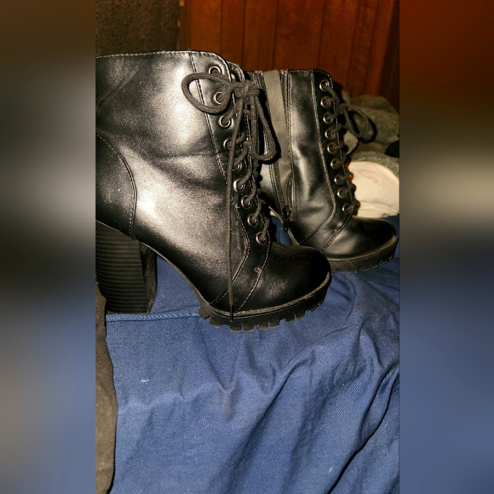Heel boots